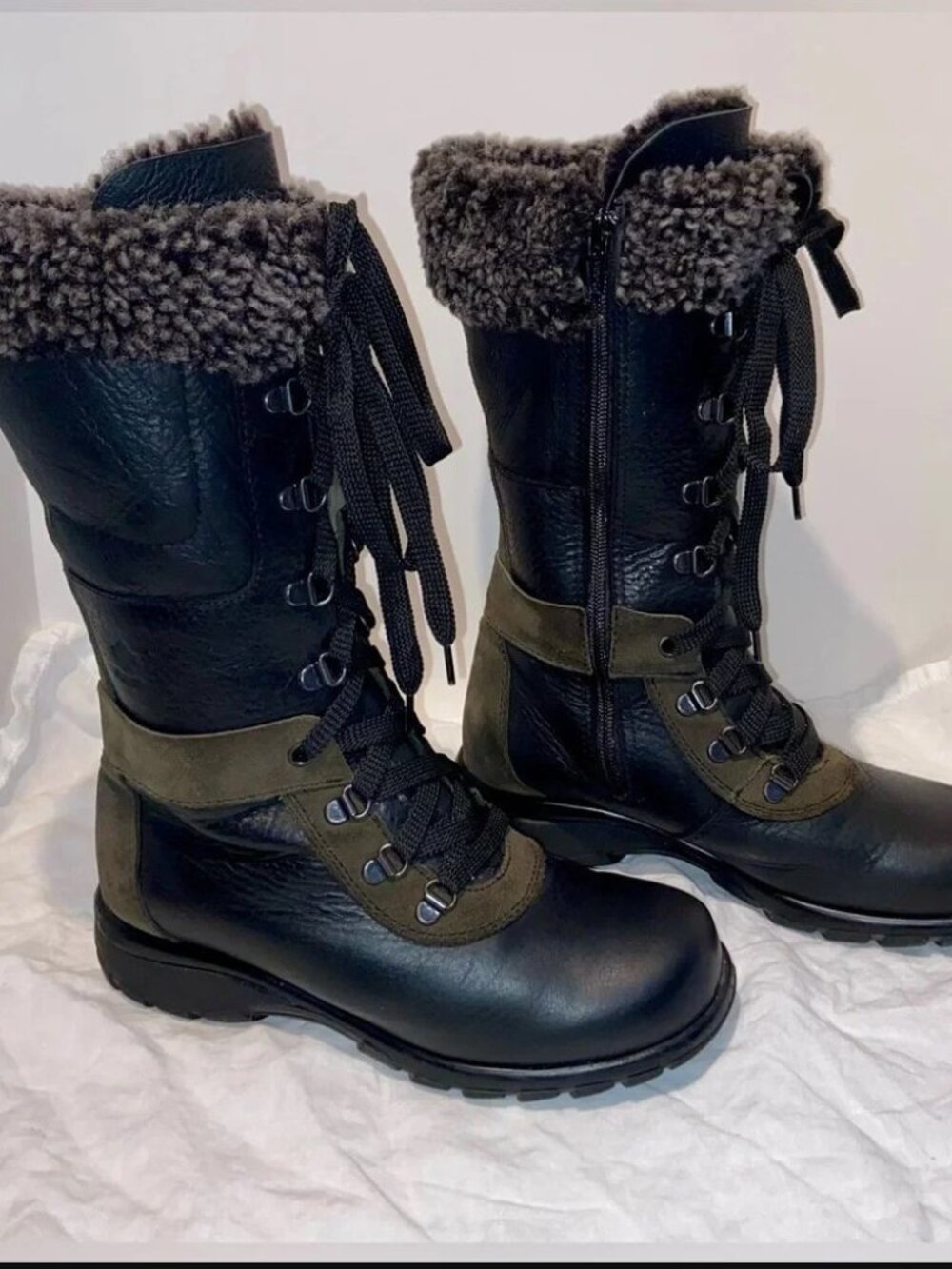 Women’s MARTINO Canadian leather suede and shearling lined winter boots Sz 7W